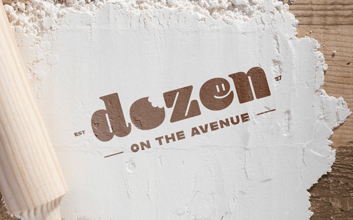 Cover image for Dozen on the Avenue