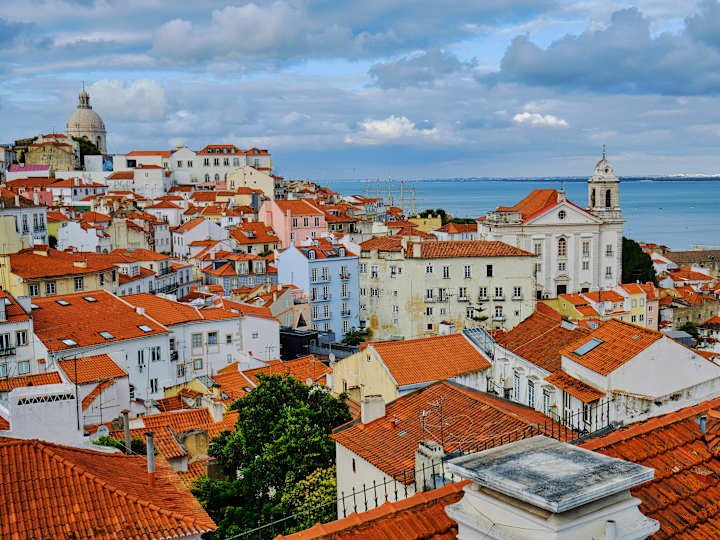 Cover image for Lisbon 2018/2019