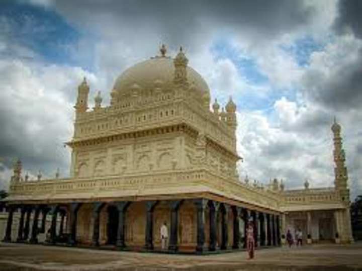Cover image for TIPU SULTAN