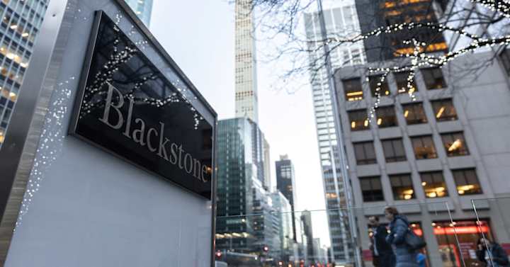 Cover image for EXCLUSIVE-Blackstone to buy stake in major NYC office building