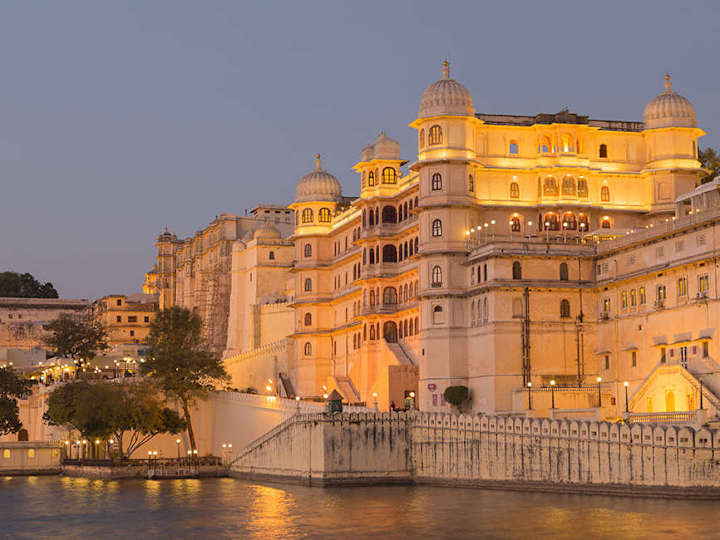 Cover image for Taxi service in Udaipur