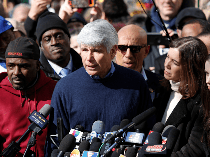 Cover image for Commuted Ex-Gov. Blagojevich returned to Chicago as a “Trumpocra