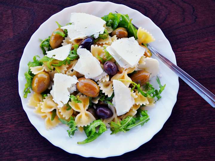 Cover image for 5 Healthy Benefits of Following a Mediterranean Diet Plan