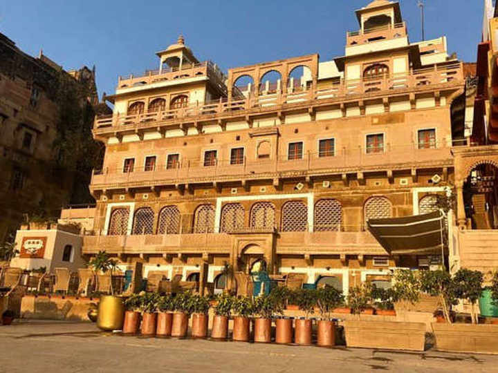 Cover image for Varanasi to Mughalsarai Cab