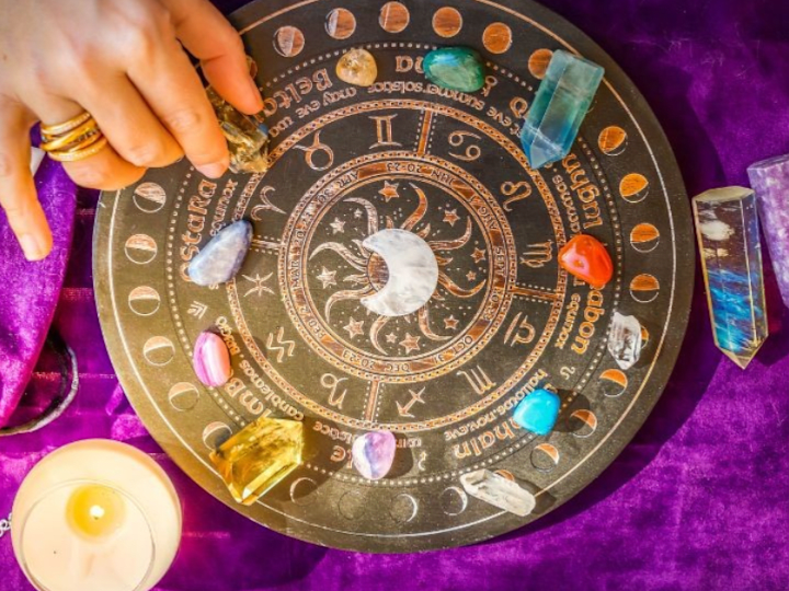 Cover image for Future Astrology: Unlocking the Secrets of What Lies Ahead
