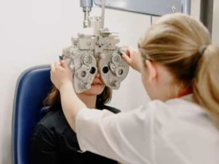 Cover image for Optometrist