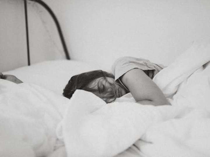 Cover image for Sleep and Weight Loss: How to Sleep Better Every Night