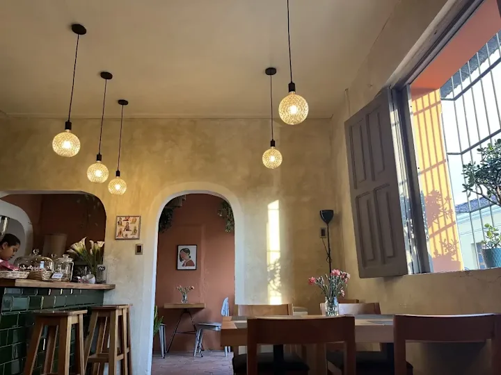 Cover image for 5 Best cafes in Antigua Guatemala for digital nomads