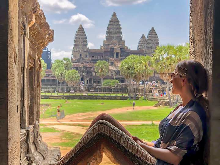 Cover image for Travelling: Cambodia
