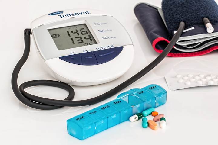 Cover image for  High Blood Pressure (Symptoms, Causes, and Prevention)