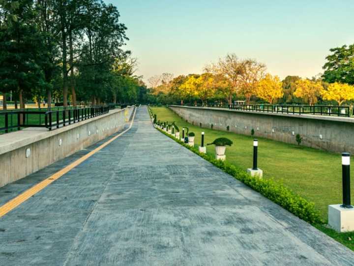 Cover image for Shimla to Chandigarh Taxi