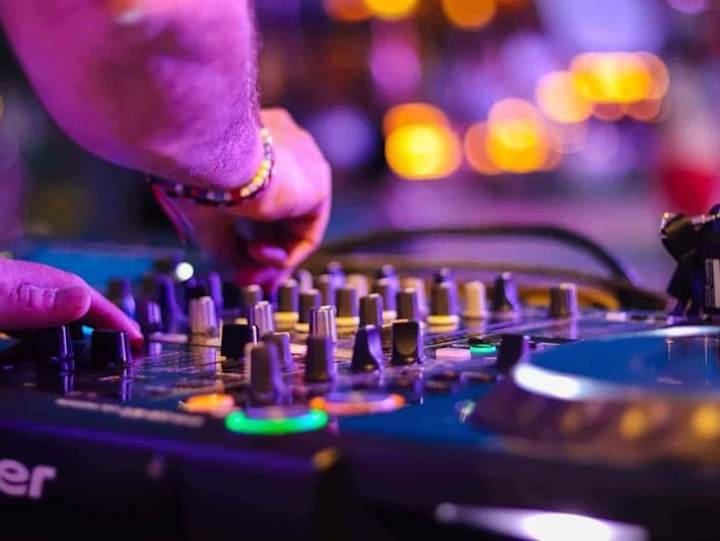 Cover image for Thailand’s Full Moon Party [2023]: Beginners Guide + Tips!