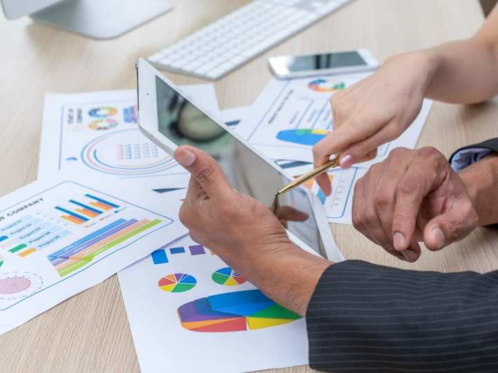 Cover image for Producing engaging PowerPoint reports and presentations