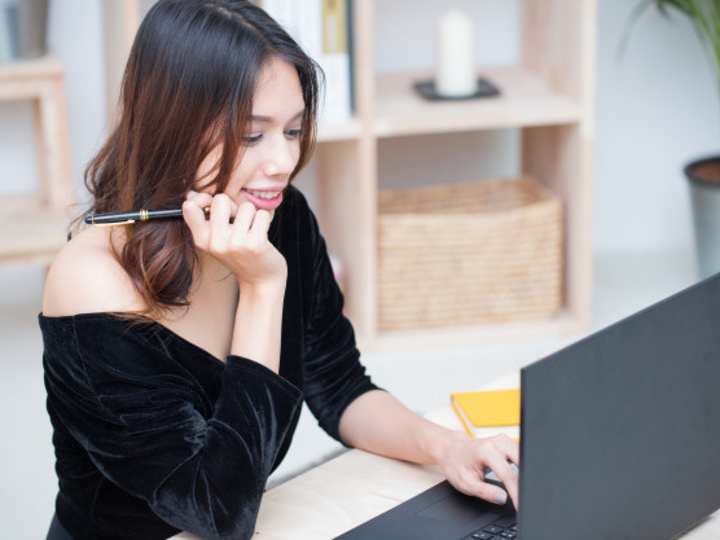 Cover image for Online Language Tutoring 