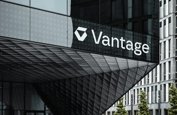 Cover image for Vantage