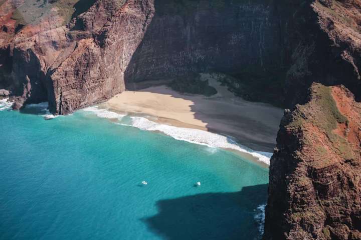 Cover image for Oahu vs Kauai: An Honest Comparison to Help You Choose! - Wande…