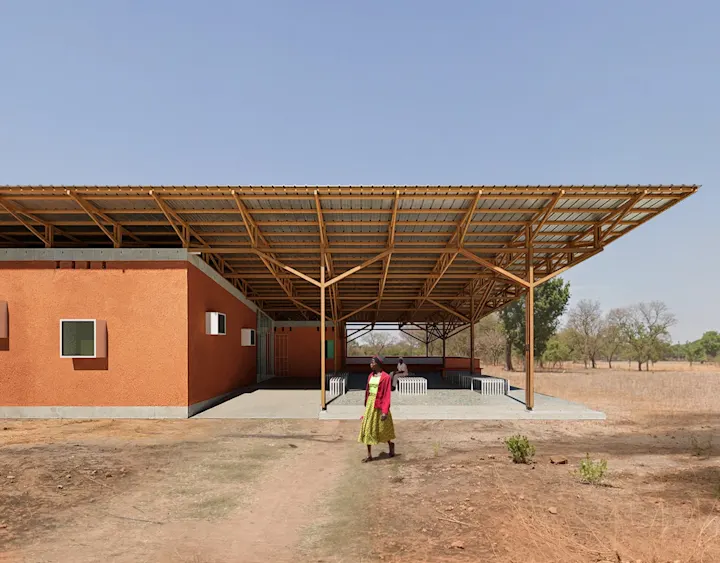 Cover image for K A I R A L O O R O 2 4 - MATERNITY CENTER
