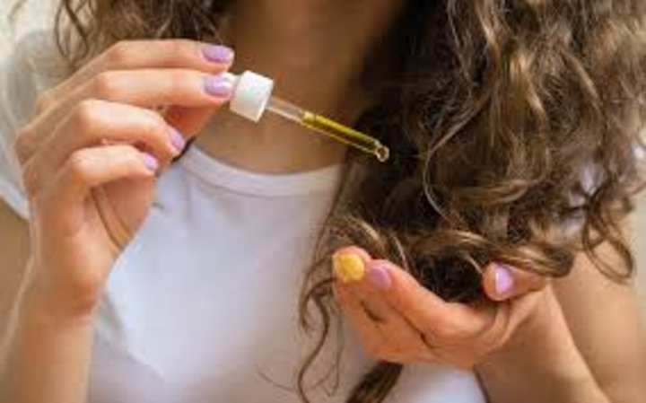 Cover image for The best oils to promote hair growth. 