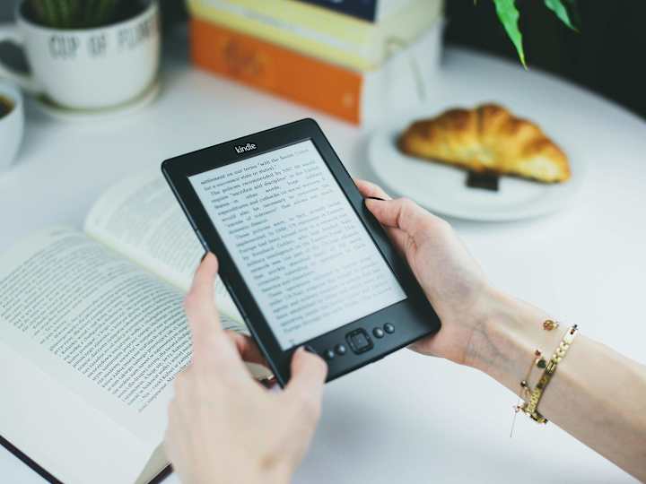 Cover image for E-Book Readers With Long Battery Life