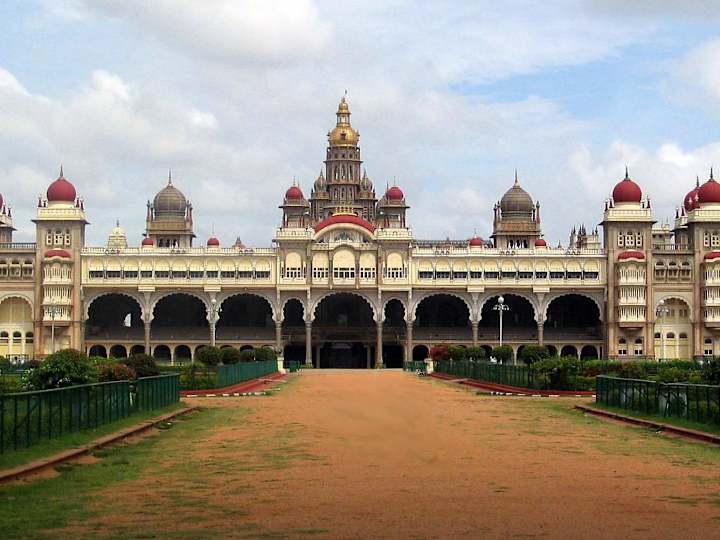 Cover image for Taxi service in Mysore
