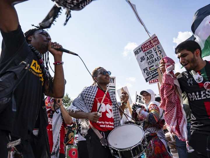 Cover image for Thousands gather in Union Park on first day of DNC to demand...