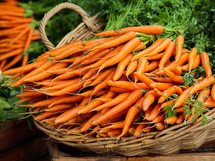 Cover image for Discover the Hormone-Balancing Miracle: The Raw Carrot Salad