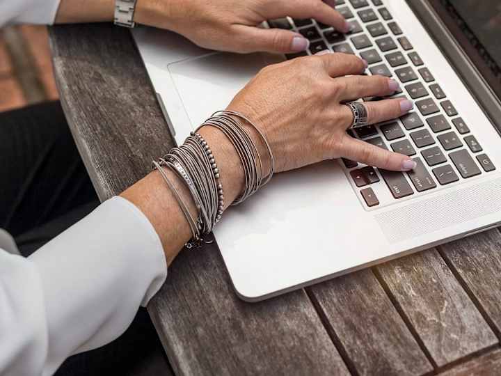 Cover image for CopyWriting 101: Ultimate Guide to Writing Copy That Sells