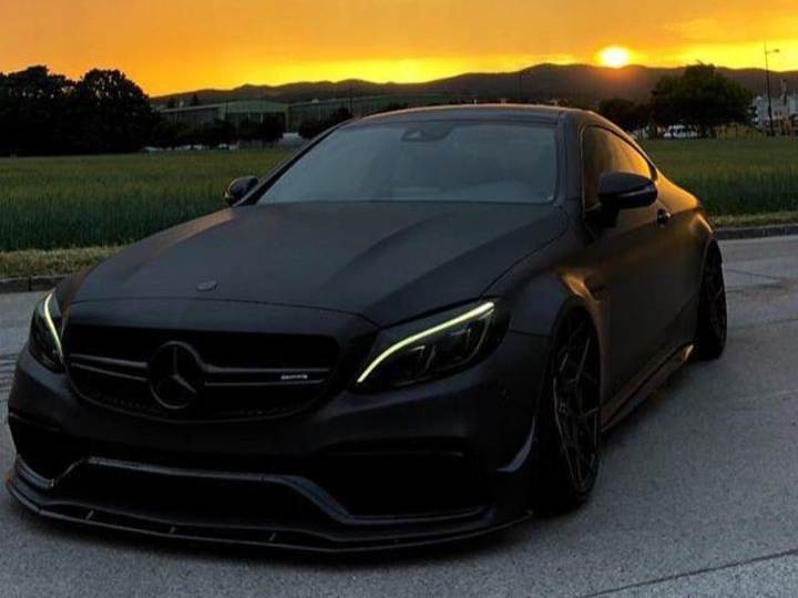 Cover image for The Elegance of Excellence: Exploring the World of Mercedes-Benz