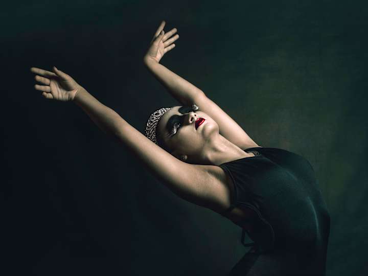 Cover image for BLACK SWAN