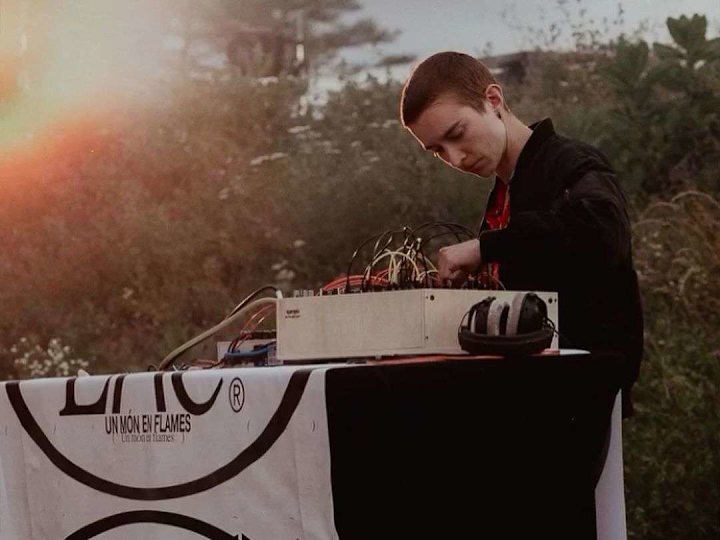 Cover image for Mix and Master your Live Gigs - Keep the magic alive!