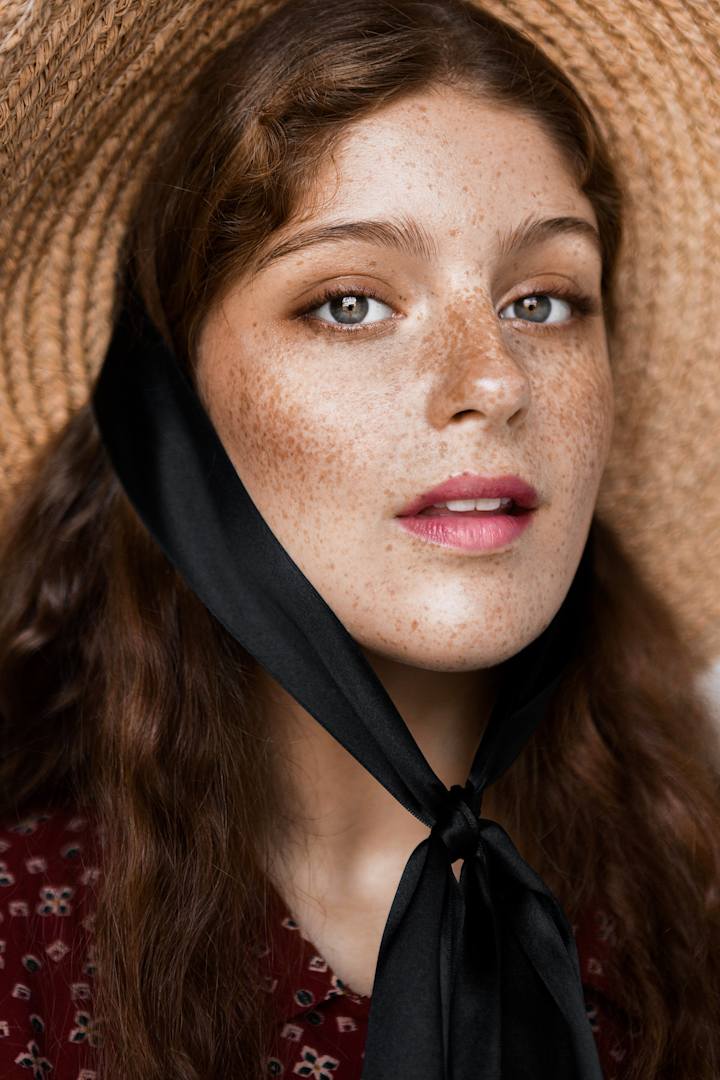 Cover image for Retoucher Jenia Mebonia 