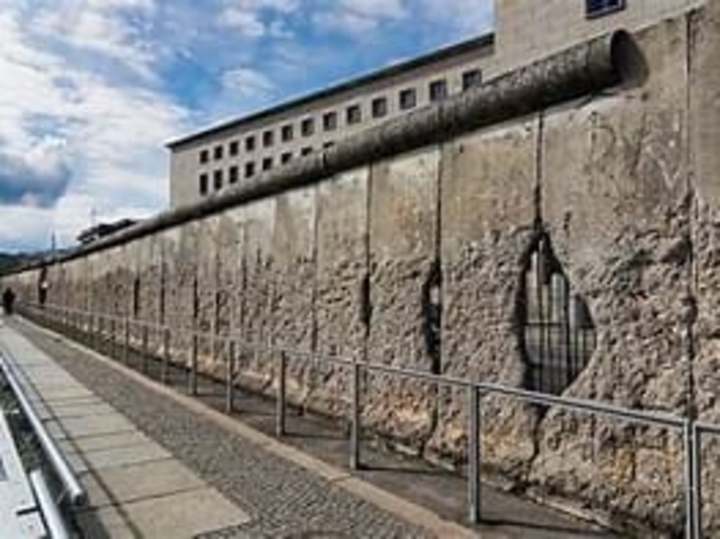 Cover image for User "The Berlin Wall: A Symbol of Division and Unity"