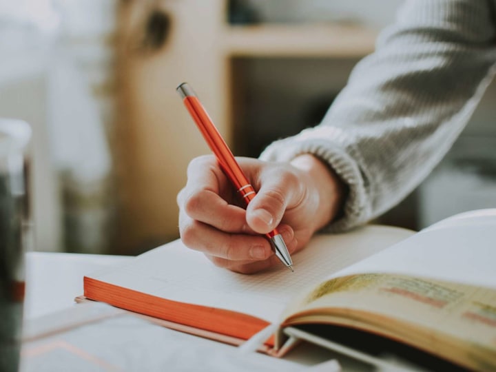 Cover image for Digital vs. Physical Journaling: 5 Pros and Cons of Each