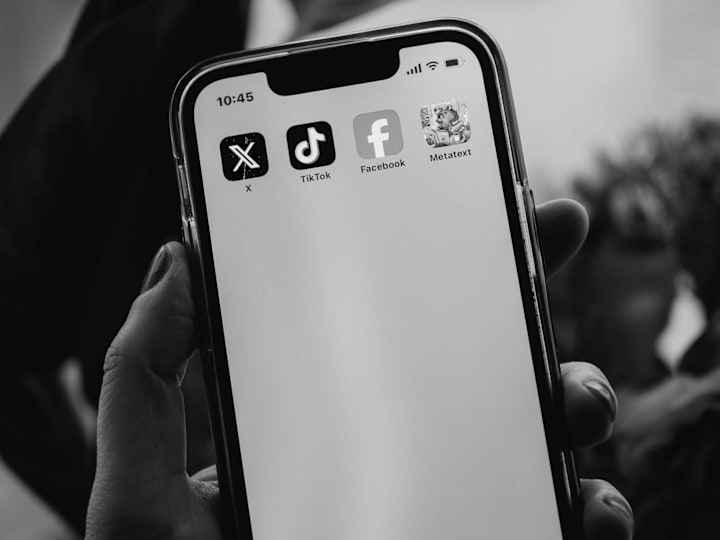 Cover image for Who are you, online?