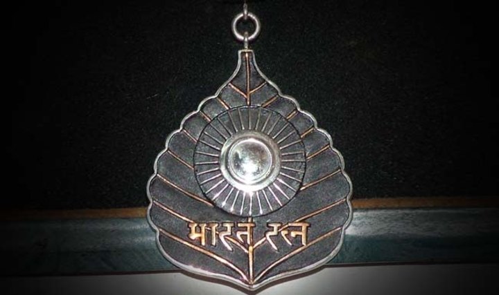 Cover image for BHARAT RATNA
