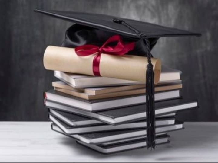 Cover image for How to write personal statements for college essays.