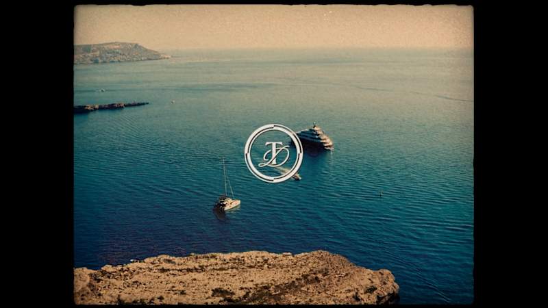 Cover image for The Discerning Travellers