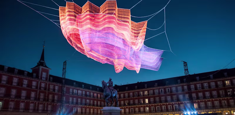 Cover image for A sculptor of wind explains how to make fiber dance far above c…