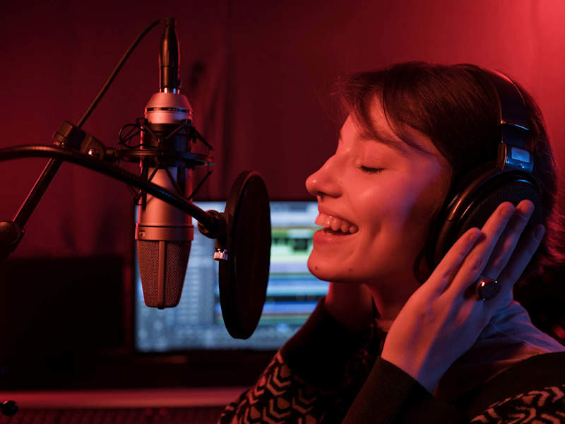 Cover image for I will do Hindi, English voice over