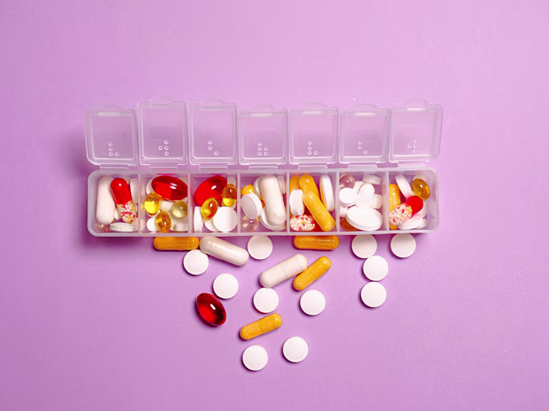 Cover image for Is aspirin a miracle drug, or does it cause more harm than good