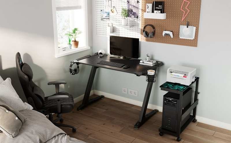 Cover image for Top 10 Gamer Desks For 2023 – Review & Buying Guide!