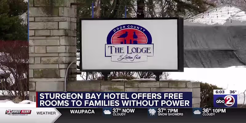 Cover image for Sturgeon Bay hotel opens its rooms for families without power