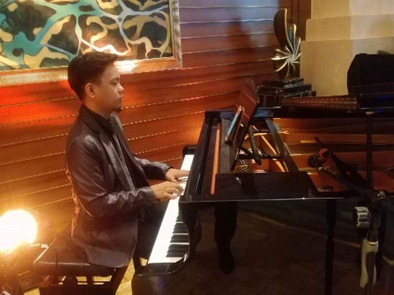 Cover image for Interactive Piano Lessons for All Ages