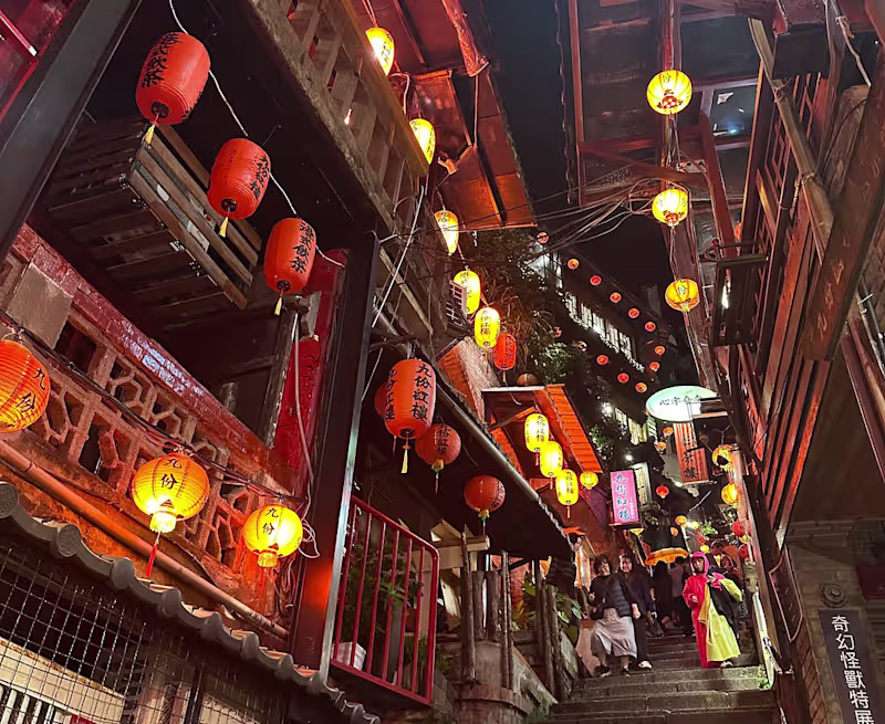 Cover image for Mastering Mandarin: A Year of Transformation