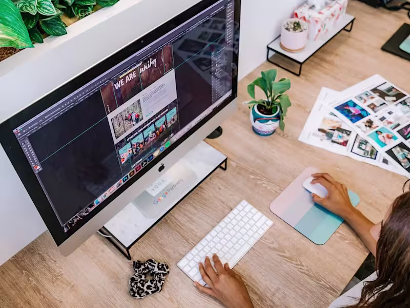 Cover image for Graphic Design That Captivates & Converts