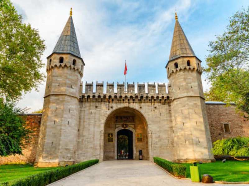 Cover image for Topkapi Palace - A grand tour.docx