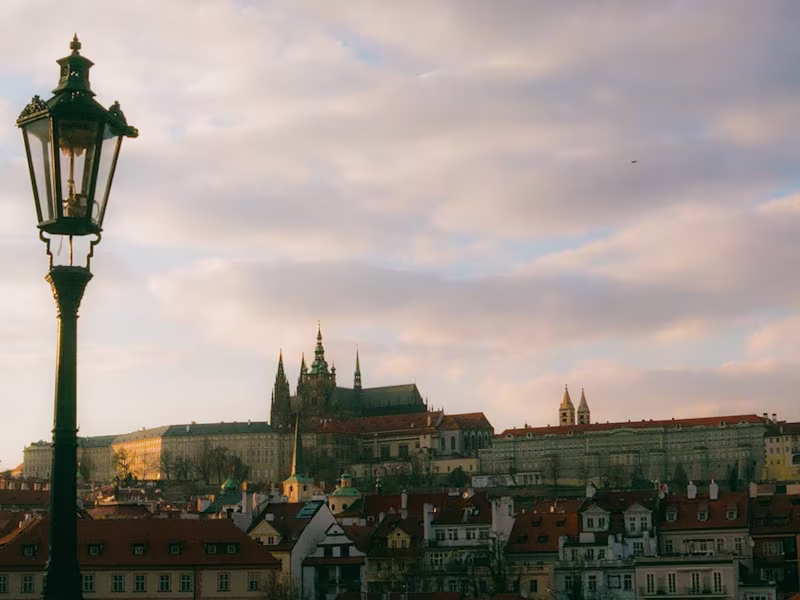 Cover image for Prague through my eyes