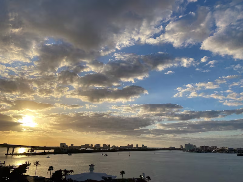 Cover image for Package of: Extensive two-way communication & project scope 