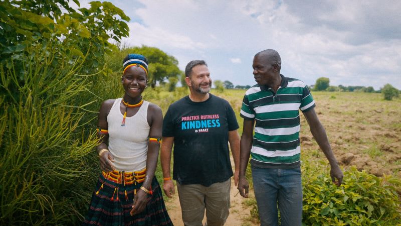 Cover image for Empowering Ugandan Villages with GiveDirectly