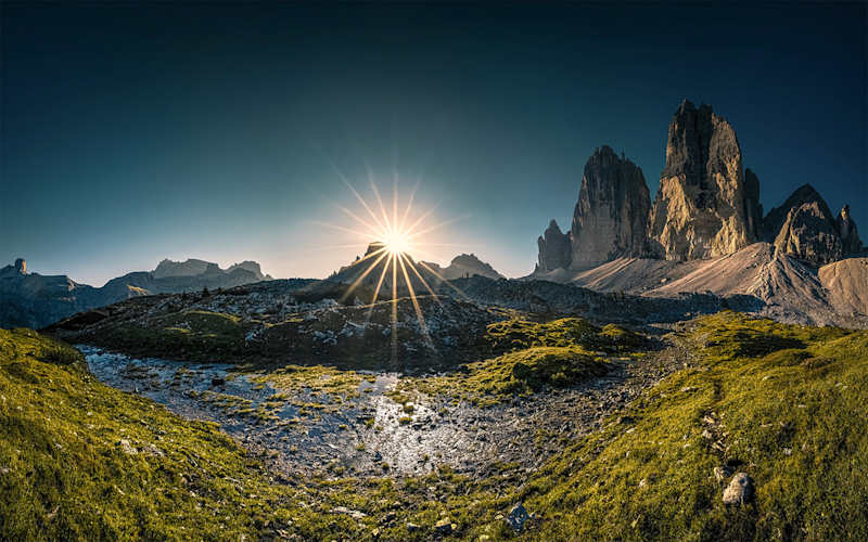 Cover image for SUMMER IN THE DOLOMITES